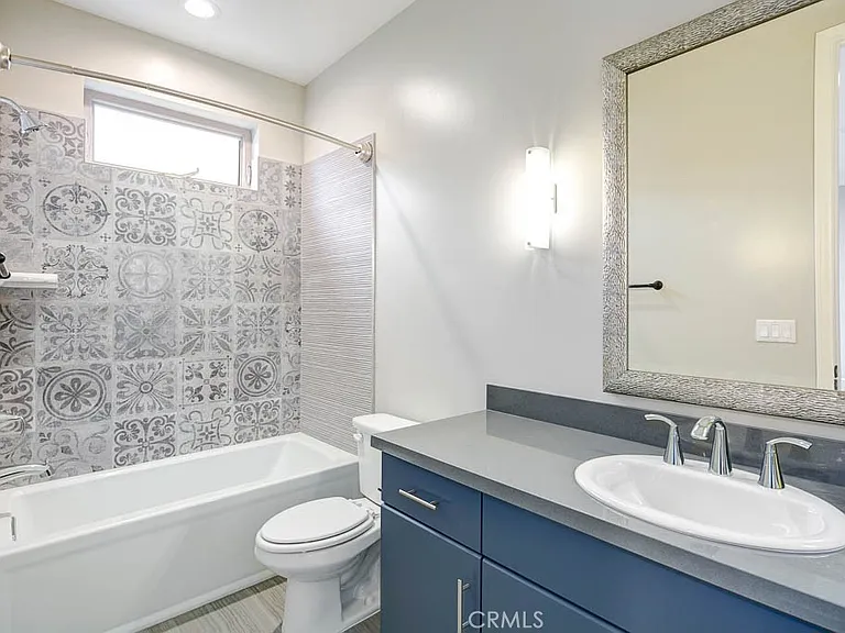 530 Fano St #E — Photo 9