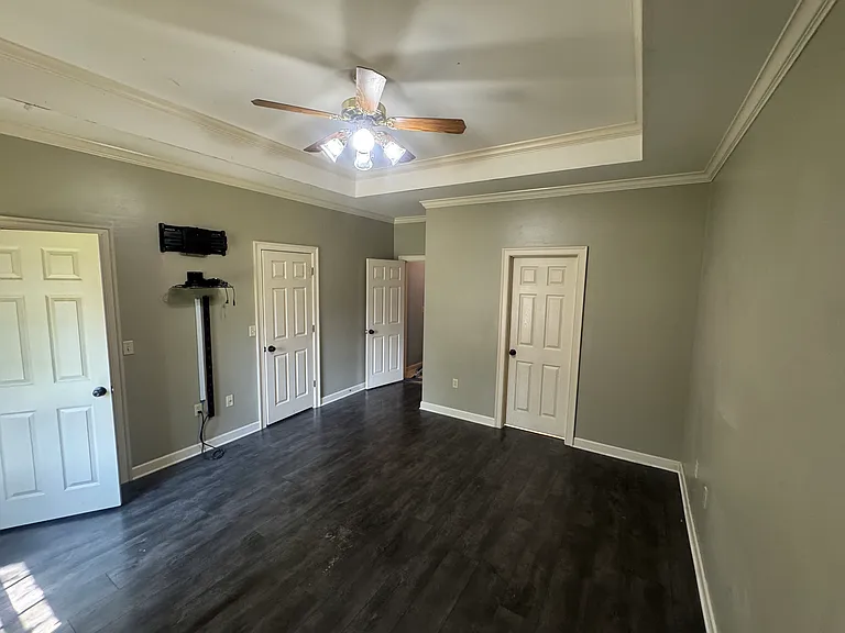 155 Peach St — Photo 3