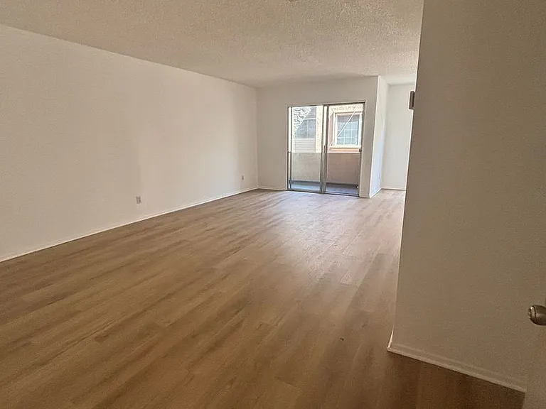 079 - 1306 N Columbus — Photo 12