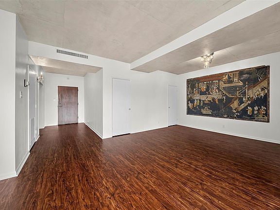 3rd image of 1400 Hermann Dr Unit 3F