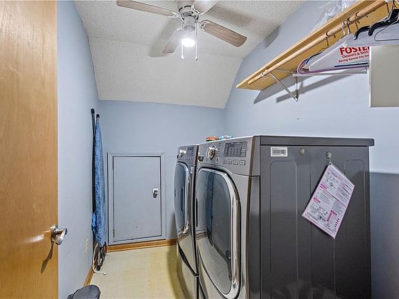 4th image of 2214 NW Cove Dr
