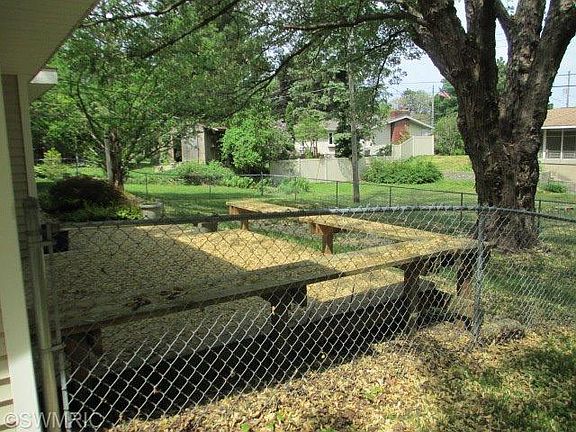 3rd image of 823 Bertsch Dr