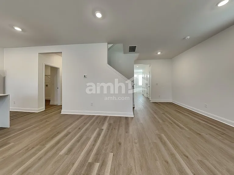 416 Armstrong Curv — Photo 6