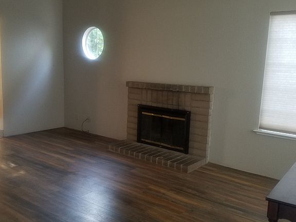 4th image of 146 Valencia Way