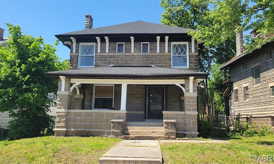 1st image of 1215 Oakley Pl