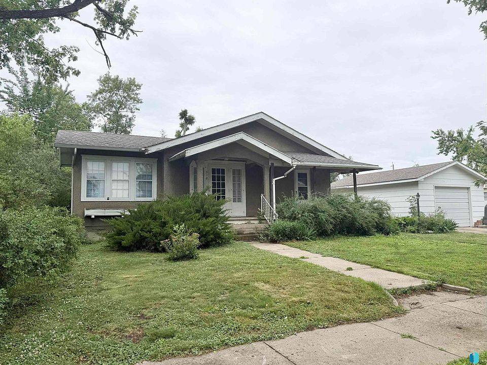 1st image of 310 6th St