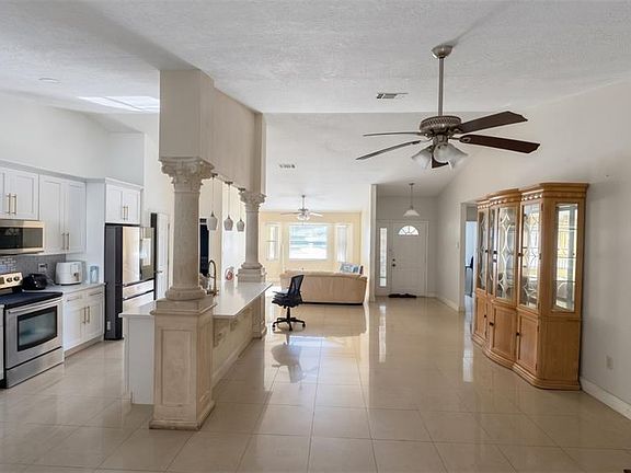 4th image of 822 VALNERA COURT