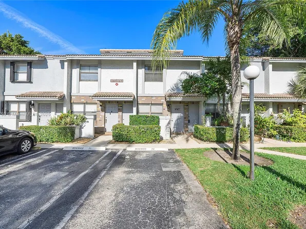 9767 Riverside Dr #72-2, Coral Springs, FL 33071