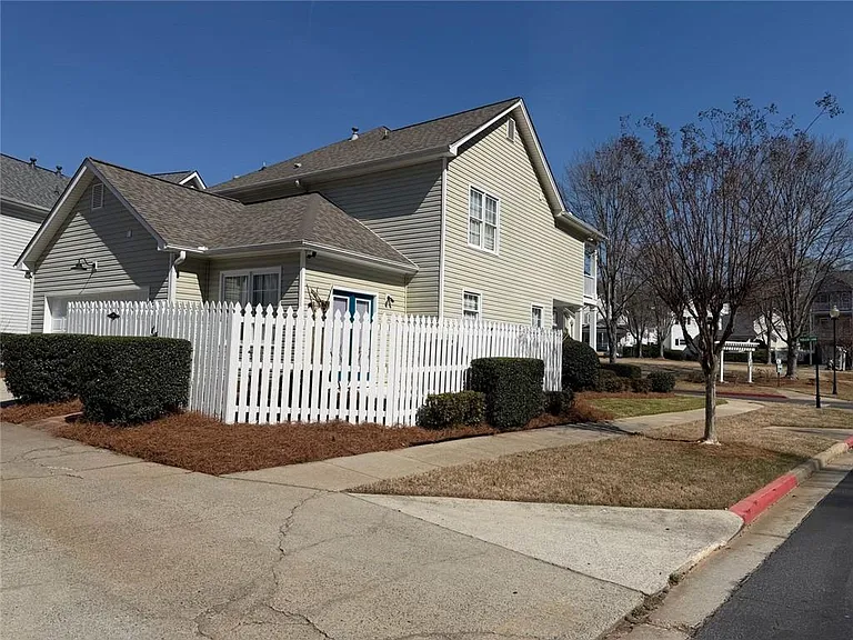 2332 Trellis Ln SE — Photo 20
