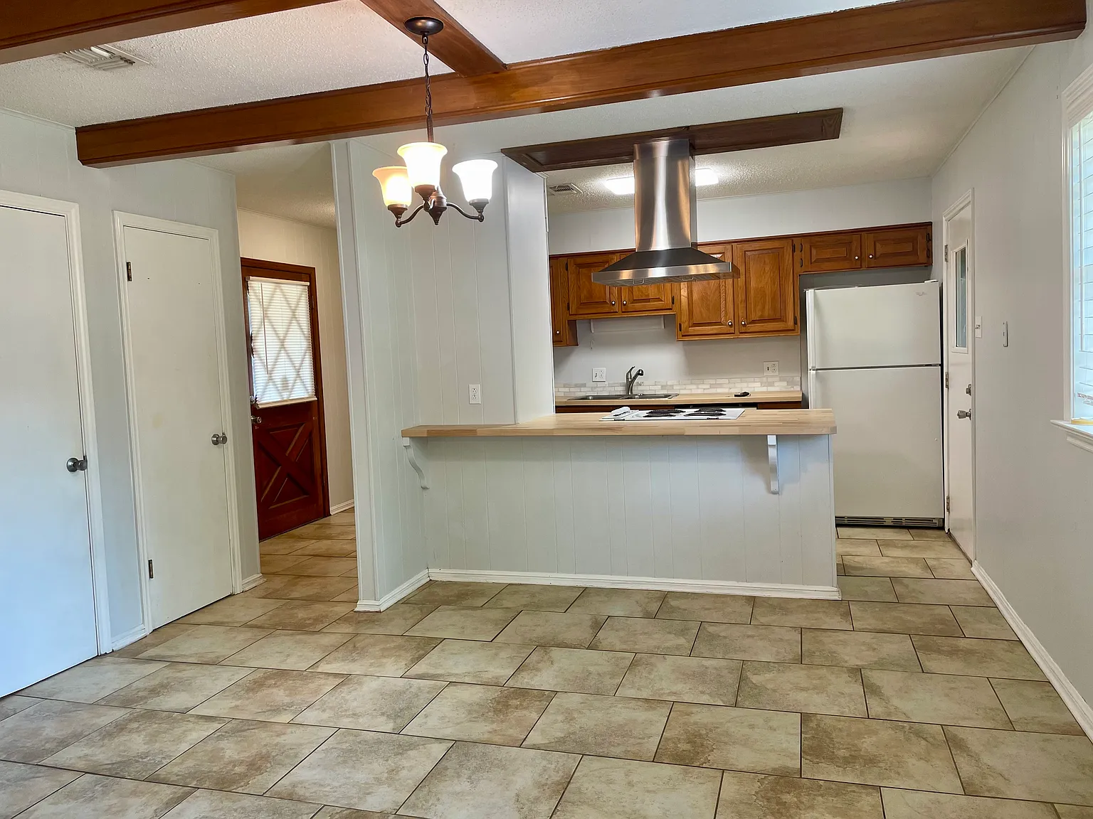 3 bed, 1225 sqft, $1,750 — Photo 2