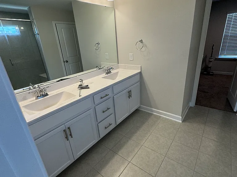 375 Beverly Pl — Photo 12