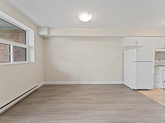 4th image of 1071 McDougall St #202