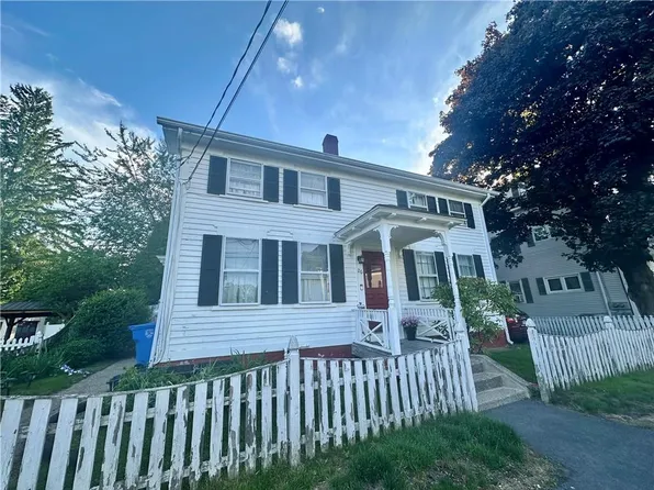 26 Pleasant St, Lincoln, RI 02865