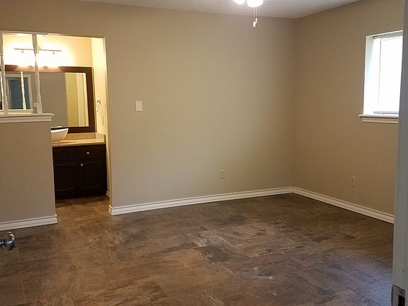 5th image of 5609 N Broadway St