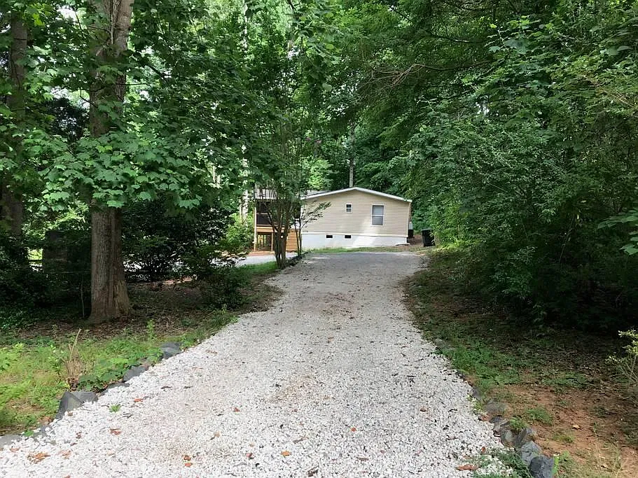 3 bed, 864 sqft, $1,500 — Photo 3