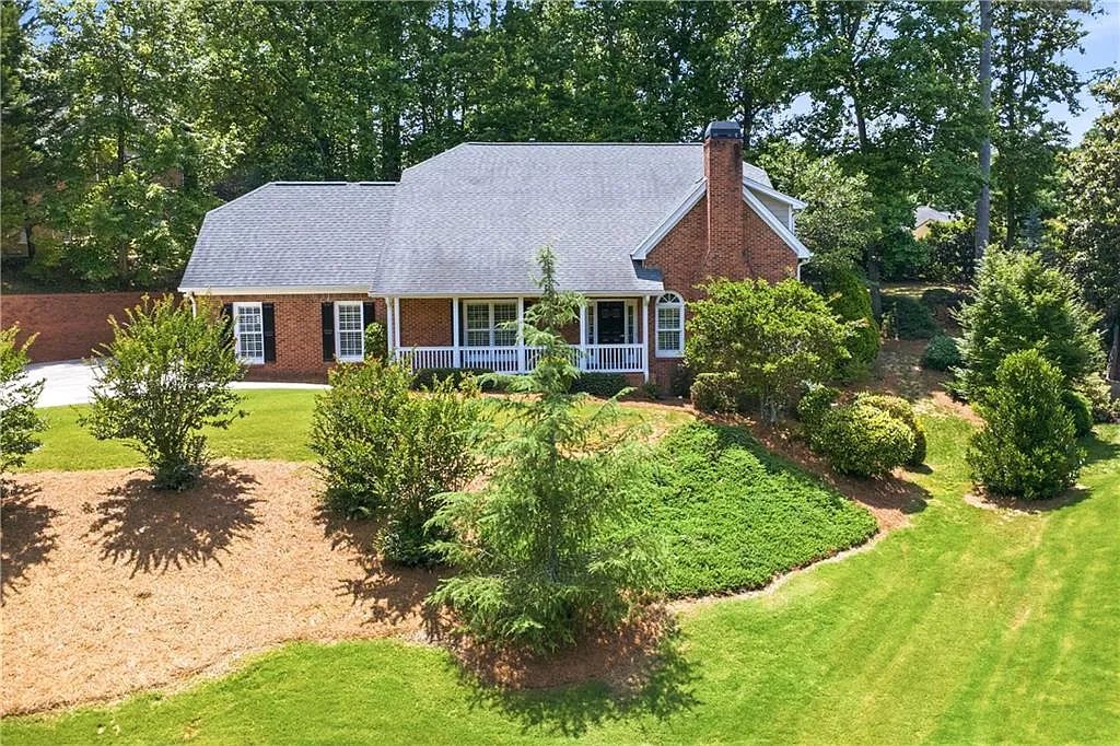 5 bed, 4.5 bath, 4965 sqft, $5,400 — Photo 1