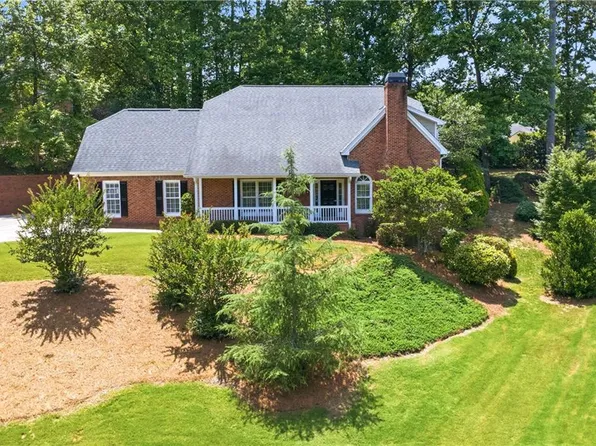 1390 Tennis Court Pl, Roswell, GA 30075