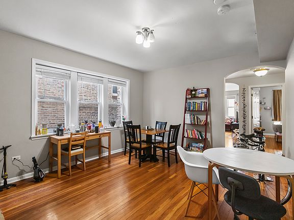 3rd image of 1524 N Artesian Ave APT 1