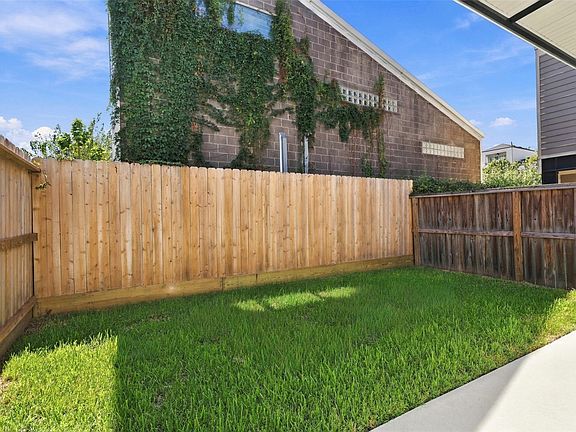 4th image of 5339 Larkin St #A
