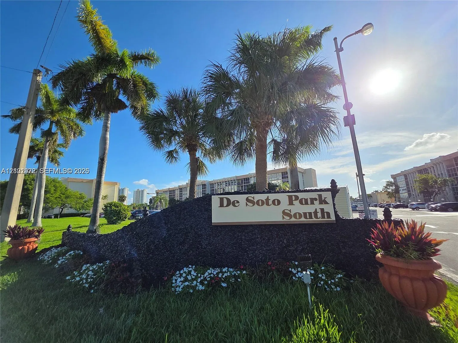 Desoto Park Condo — Photo 2