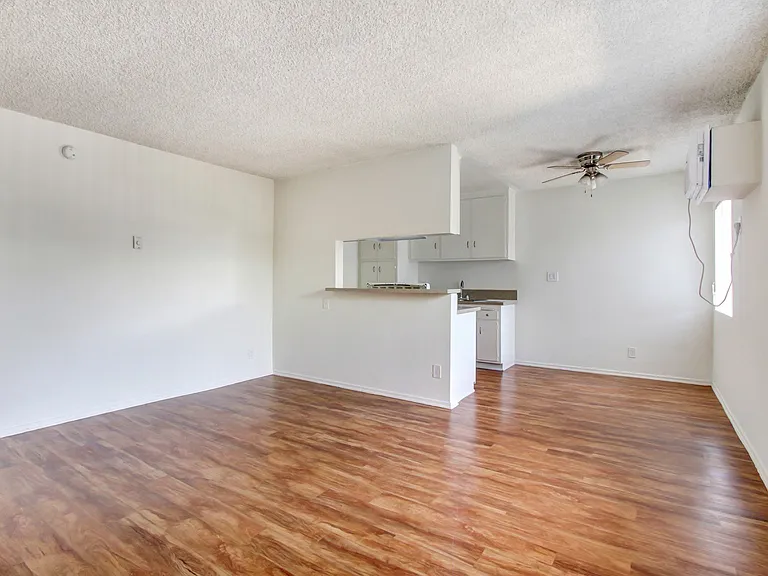 Sepulveda Manhattan Apartments — Photo 9
