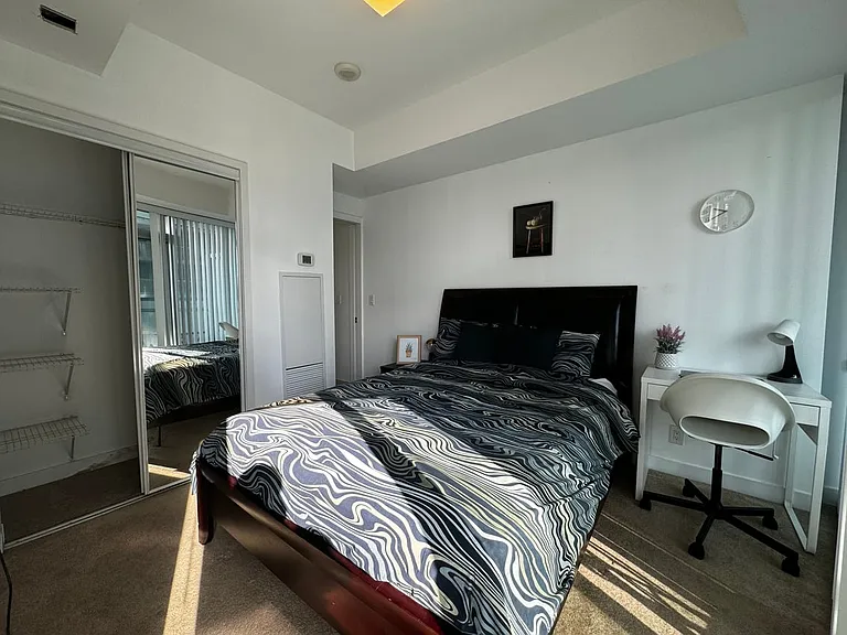 12 York St #5107B — Photo 1