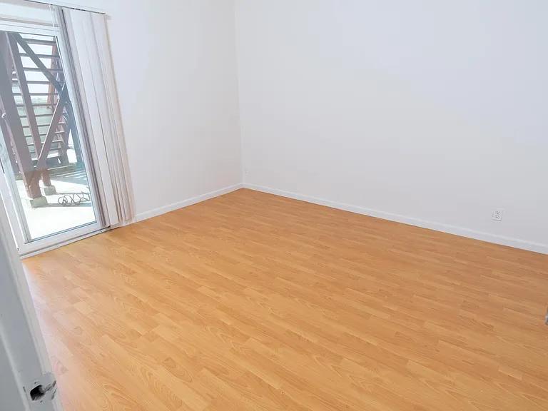 1032 York St — Photo 22