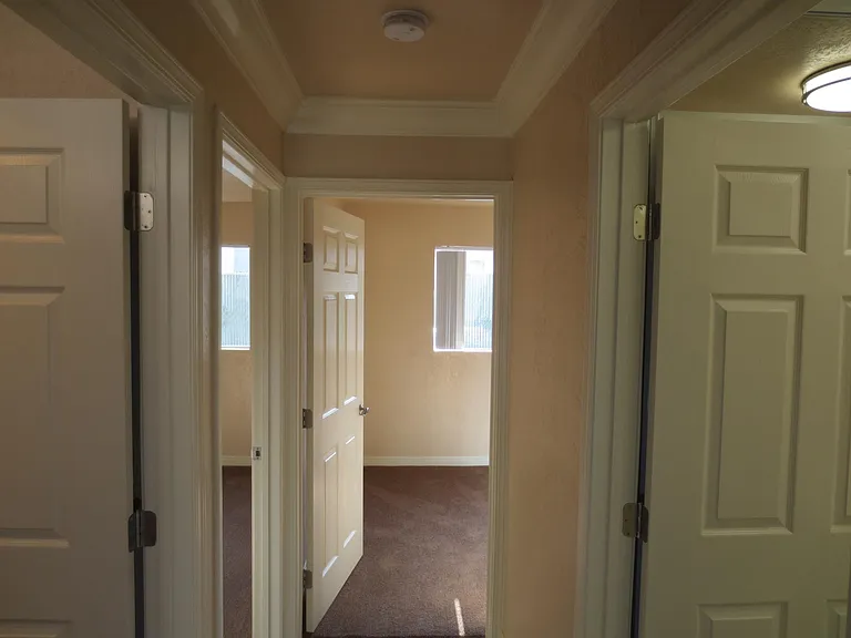 Mission Villa Apartments — Photo 10