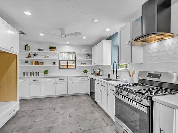 4th image of 1910 Wildwood Ln