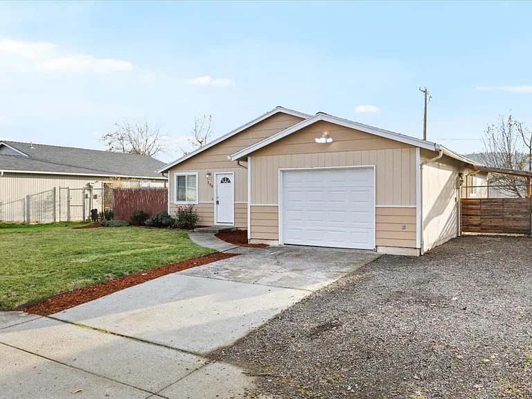 106 N Buchanan Ave — Photo 3