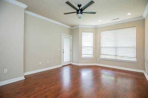 5th image of 301 W Brandon Blvd