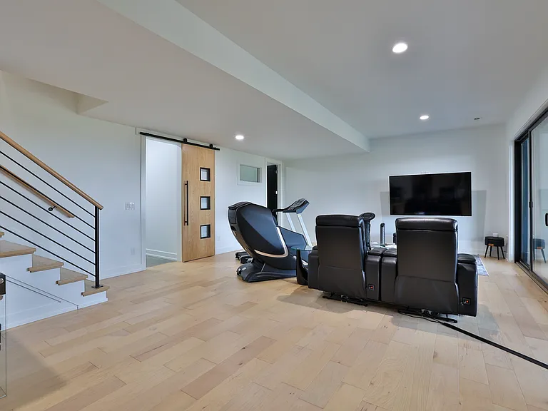 716 Western Ave — Photo 24