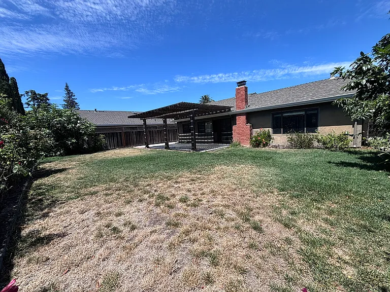2348 Sawyer Ct — Photo 35