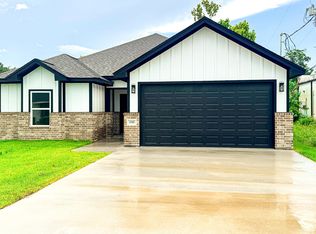 1116 Jackson Ave, Nederland, TX 77627