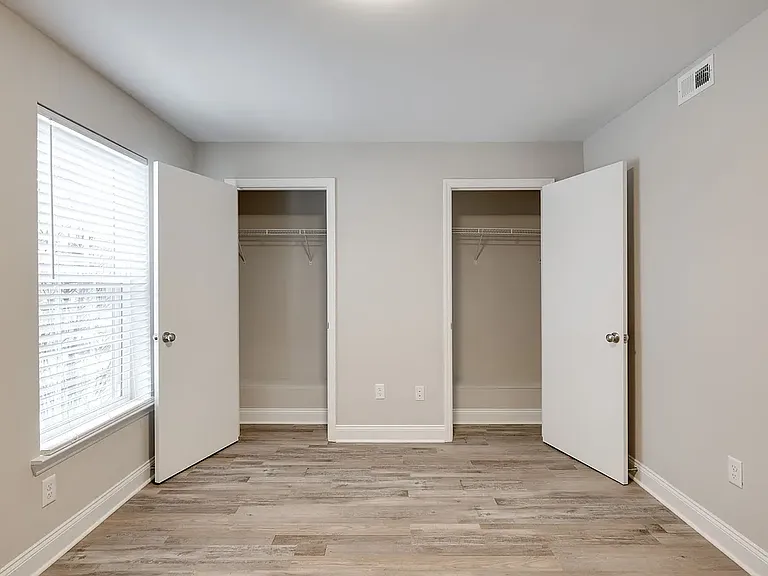 Park Ridge Apartments — Photo 8