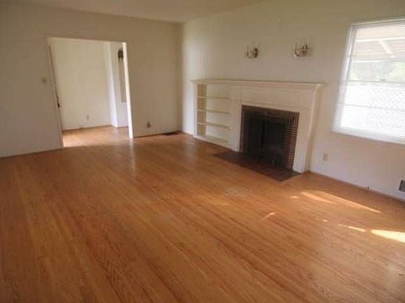 3rd image of 1116 E Providencia Ave