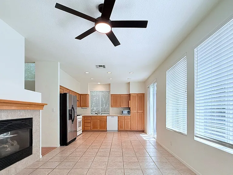 1023 Vista Pointe Cir — Photo 11