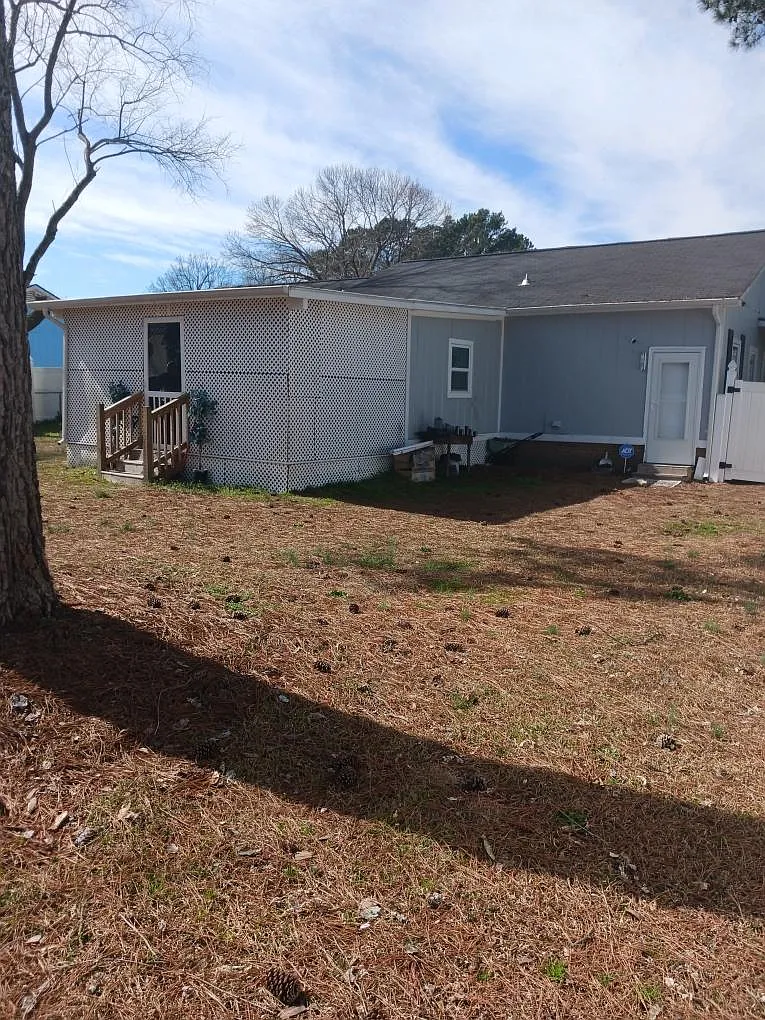 1615 Lawhorne Dr — Photo 3