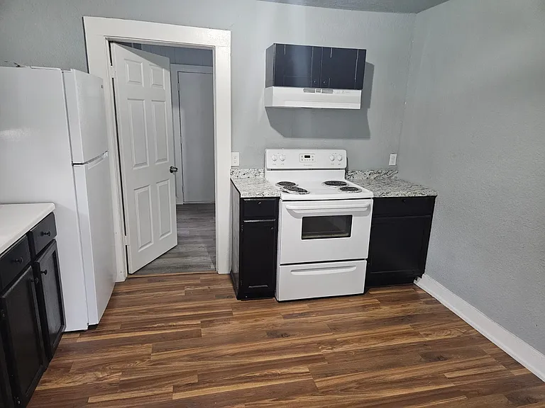 209 NW Arlington Ave — Photo 4