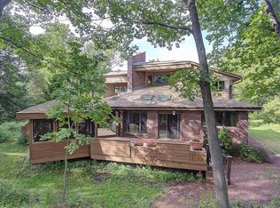 288 Garner Rdg, Delafield, WI 53018