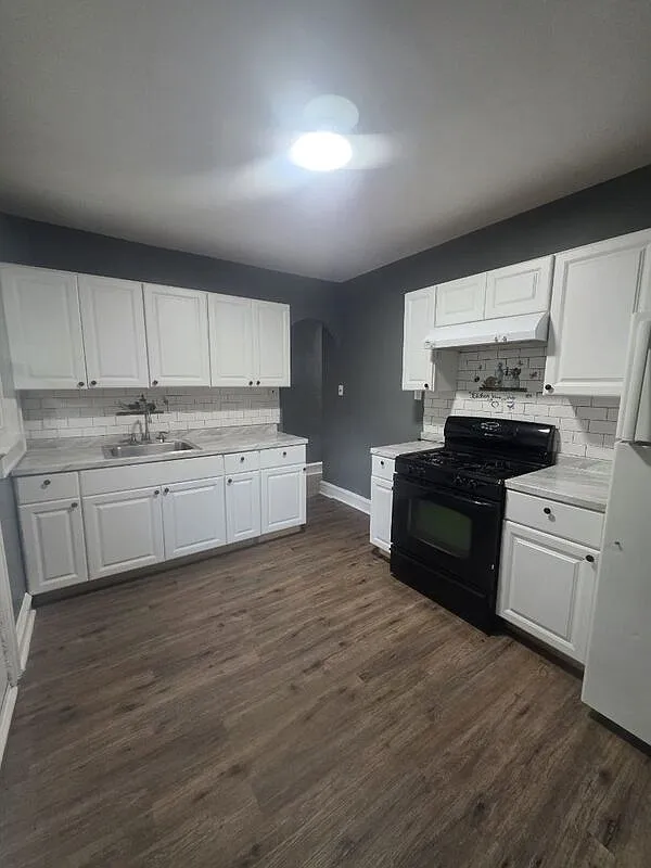 2 bed, 1.0 bath, 800 sqft, $995 — Photo 1