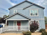 2521 Ne Cretia Ct