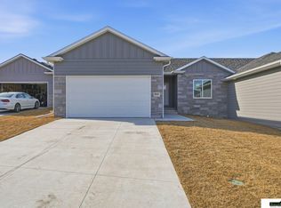 8631 S 49th St, Lincoln, NE 68516