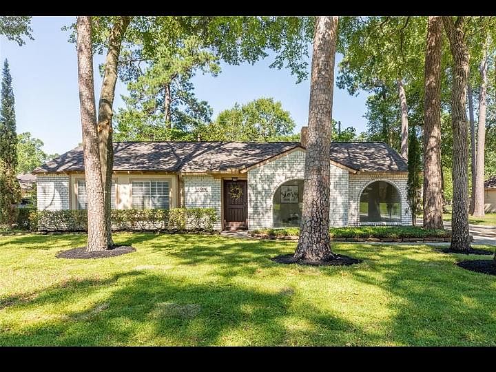 1st image of 28809 Holly Hill Dr