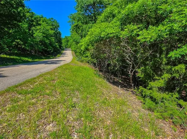 1190 Spring Creek Dr, Sunrise Beach, MO 65079