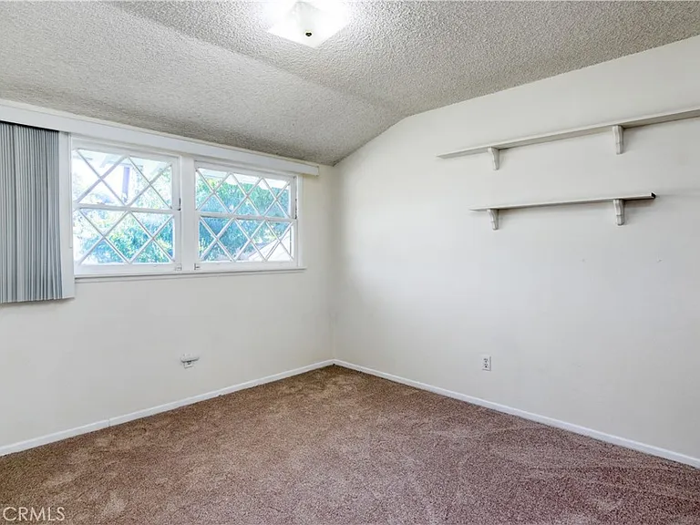 11543 Swinton Ave — Photo 14