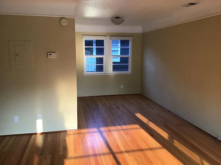 1537 SE 30th Ave — Photo 5