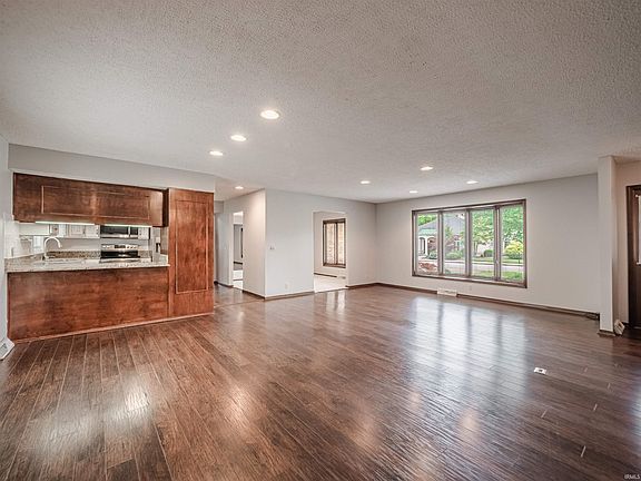 3rd image of 1616 Burnett Ln
