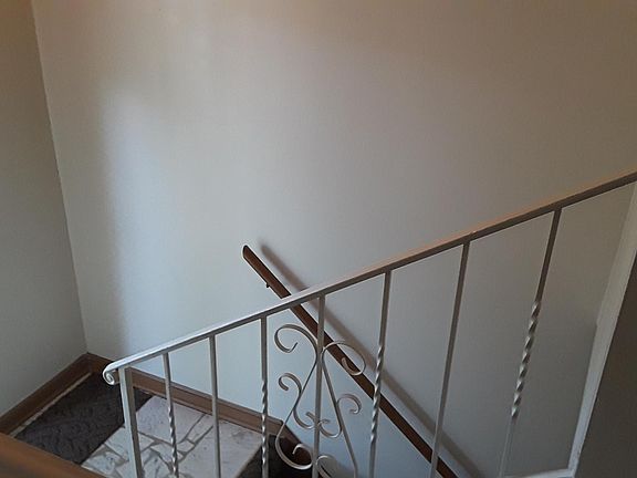 Split entry way