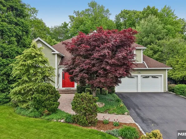 128 Rutherford Rd, Mahwah, NJ 07430